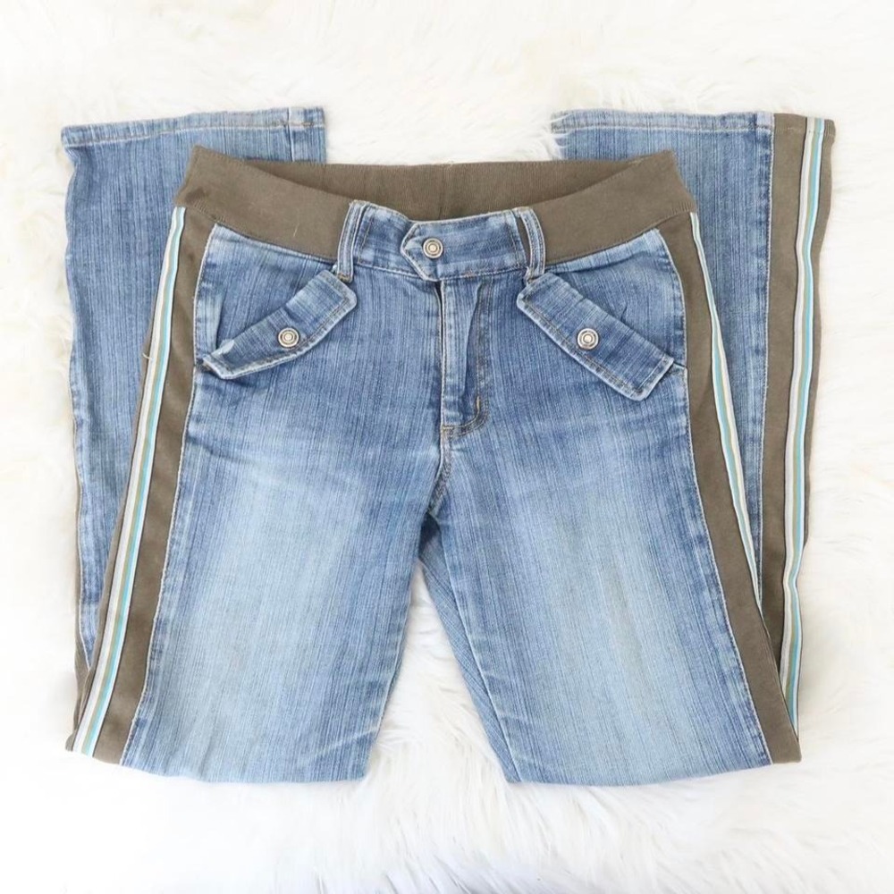 Y2K Mid-Wash Flared Jeans with Elastic Waist & Sporty Side Stripes – Size M